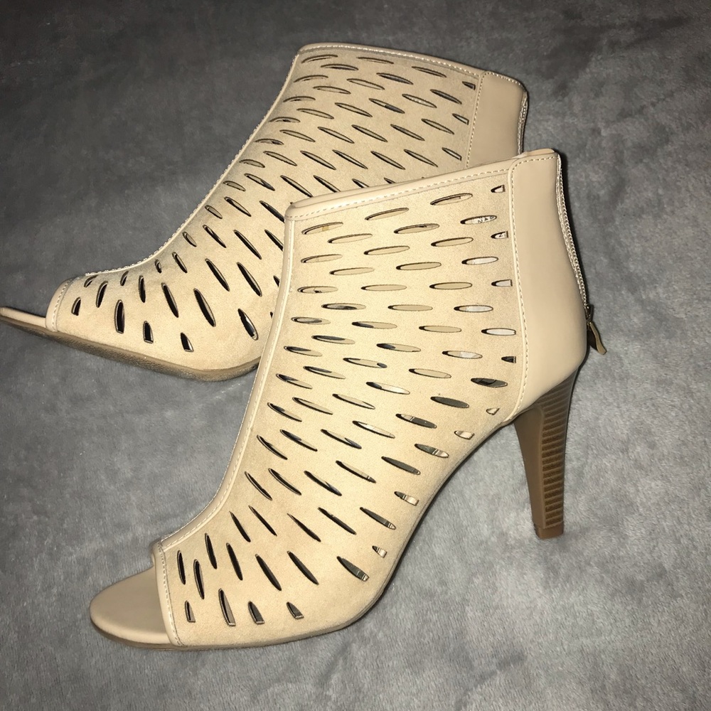 Tan open toed heels